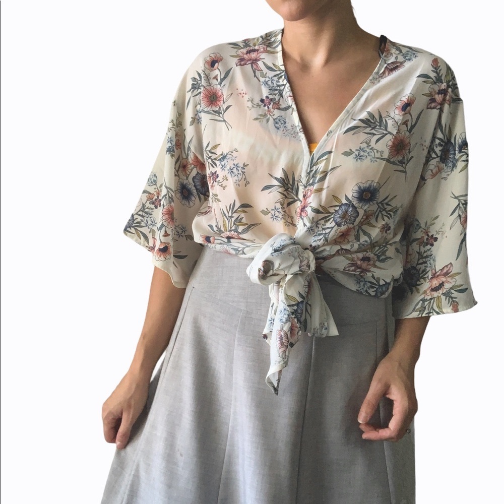 Forever 21 Wild Floral Front Tie Blouse Top - Picture 2 of 4